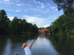 Kleine Floßfahrt beim Hof Sudermühlen